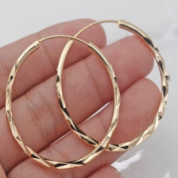 NEW 18K Yellow Gold 1.5” Round Hoop Earrings - Picture 2 of 3
